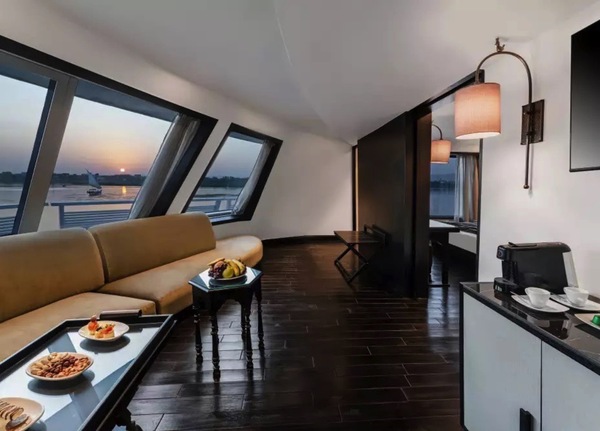 Riviera Travel, MS Movenpick Darakum, Panorama Suite 1.jpg